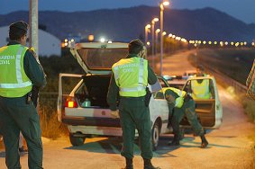 Agentes de la Guardia Civil durante una intervención (Foto Guardia Civil)